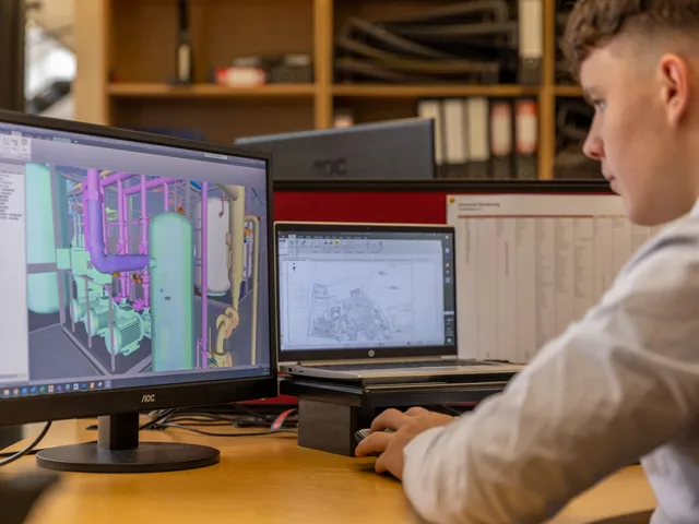 GIS munkaállomás térinformatikai adatbázis-építés közben